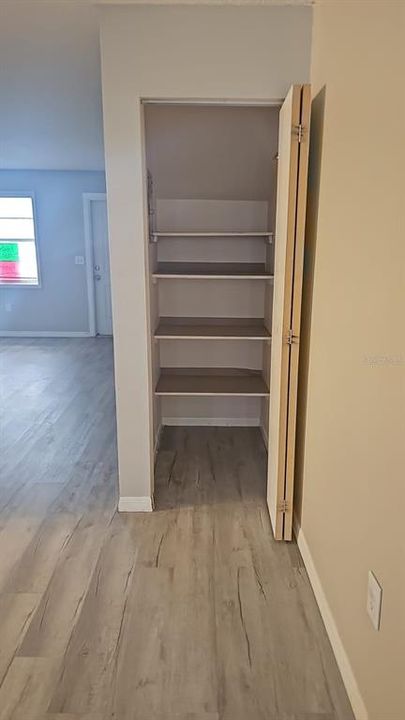 For Rent: $1,400 (2 beds, 1 baths, 968 Square Feet)