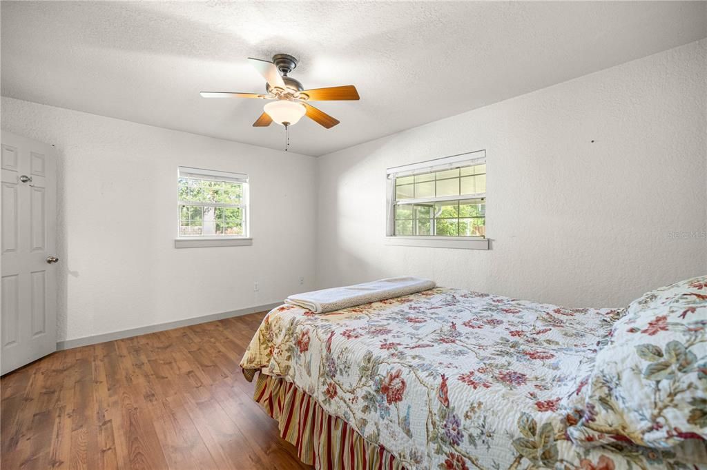 Active With Contract: $280,000 (3 beds, 2 baths, 1575 Square Feet)