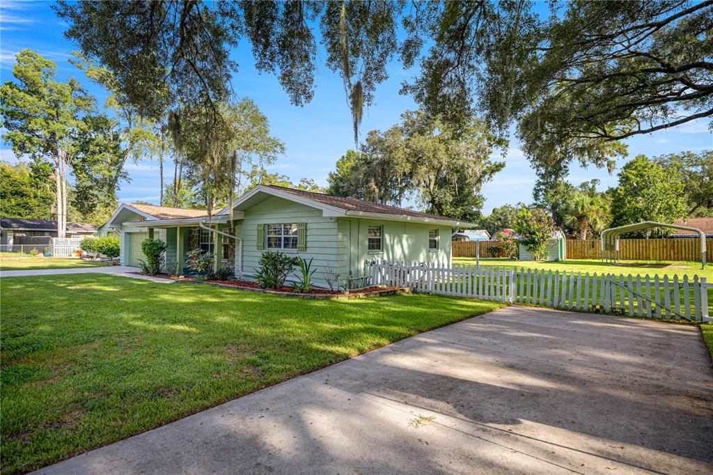 Active With Contract: $280,000 (3 beds, 2 baths, 1575 Square Feet)