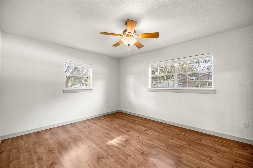 Active With Contract: $280,000 (3 beds, 2 baths, 1575 Square Feet)