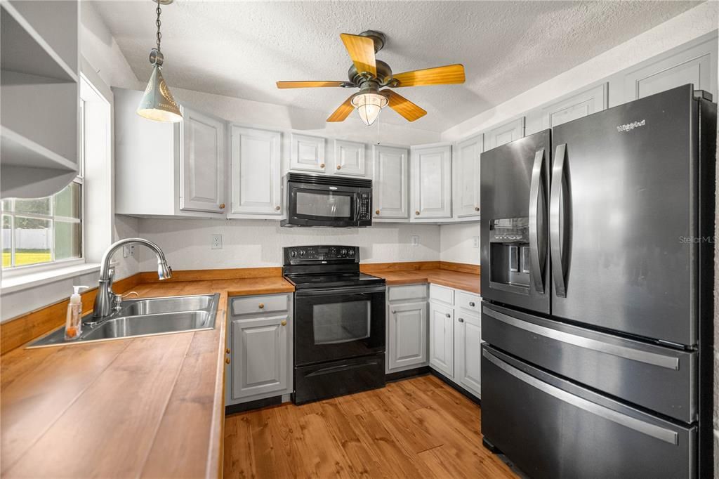 Active With Contract: $280,000 (3 beds, 2 baths, 1575 Square Feet)