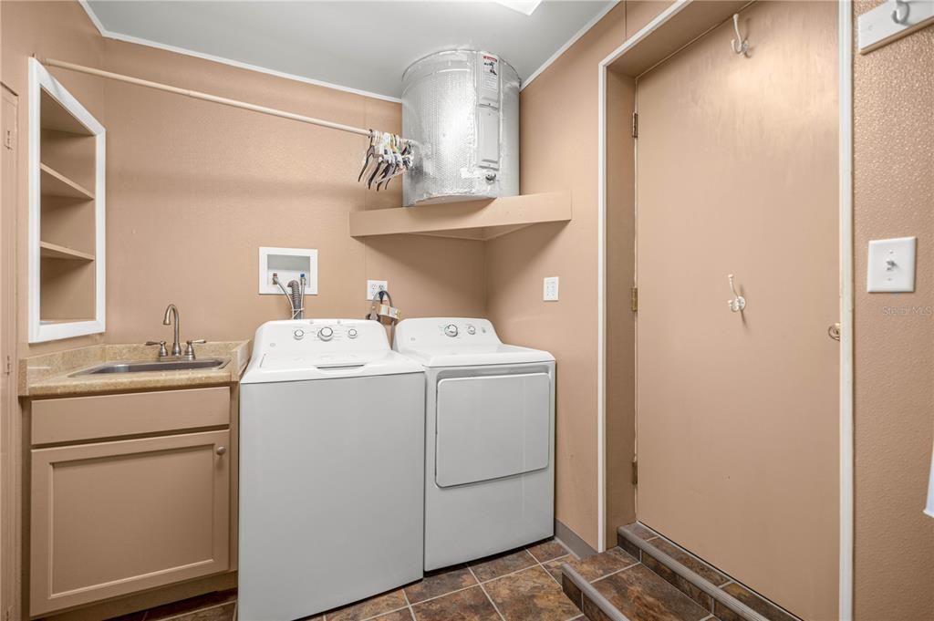 Active With Contract: $280,000 (3 beds, 2 baths, 1575 Square Feet)