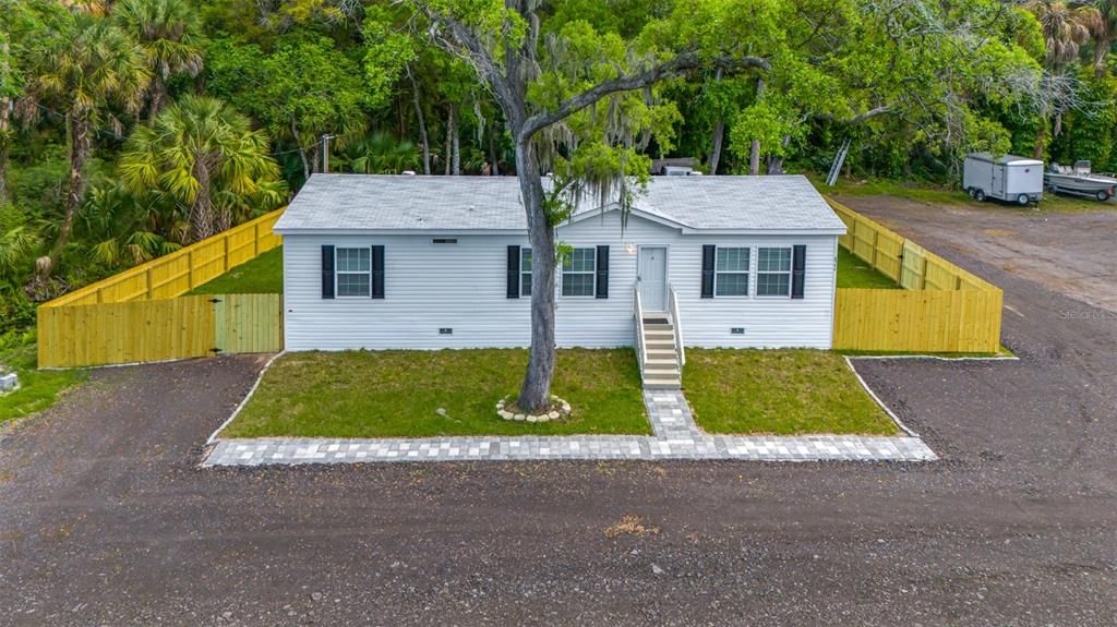 Recently Rented: $2,200 (3 beds, 2 baths, 1369 Square Feet)