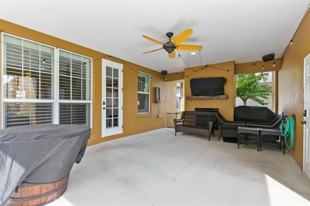 For Sale: $569,999 (3 beds, 3 baths, 2174 Square Feet)