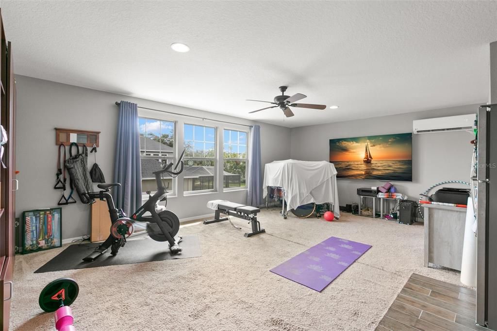 For Sale: $569,999 (3 beds, 3 baths, 2174 Square Feet)