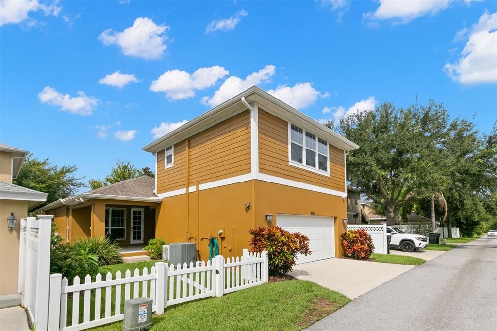 For Sale: $569,999 (3 beds, 3 baths, 2174 Square Feet)