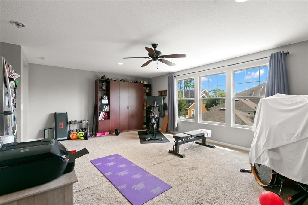 For Sale: $569,999 (3 beds, 3 baths, 2174 Square Feet)