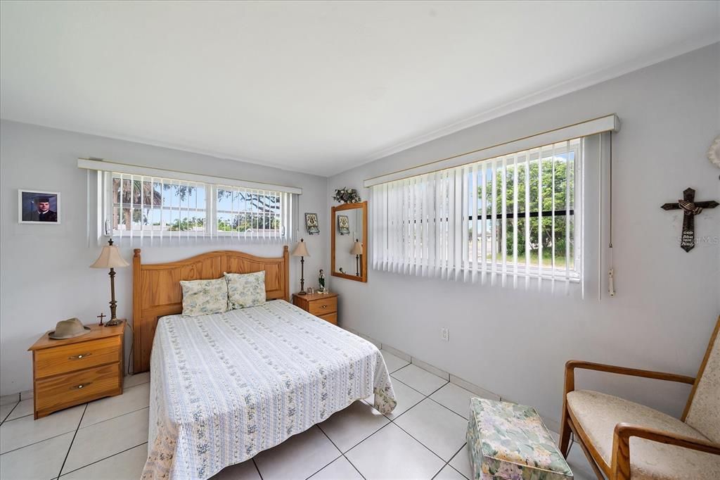 Под контрактом: $435,000 (3 спален, 2 ванн, 1591 Квадратных фут)