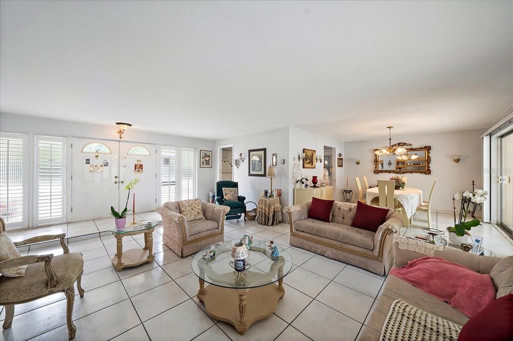 Под контрактом: $435,000 (3 спален, 2 ванн, 1591 Квадратных фут)