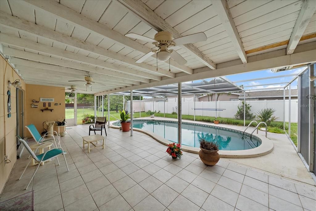 Под контрактом: $435,000 (3 спален, 2 ванн, 1591 Квадратных фут)