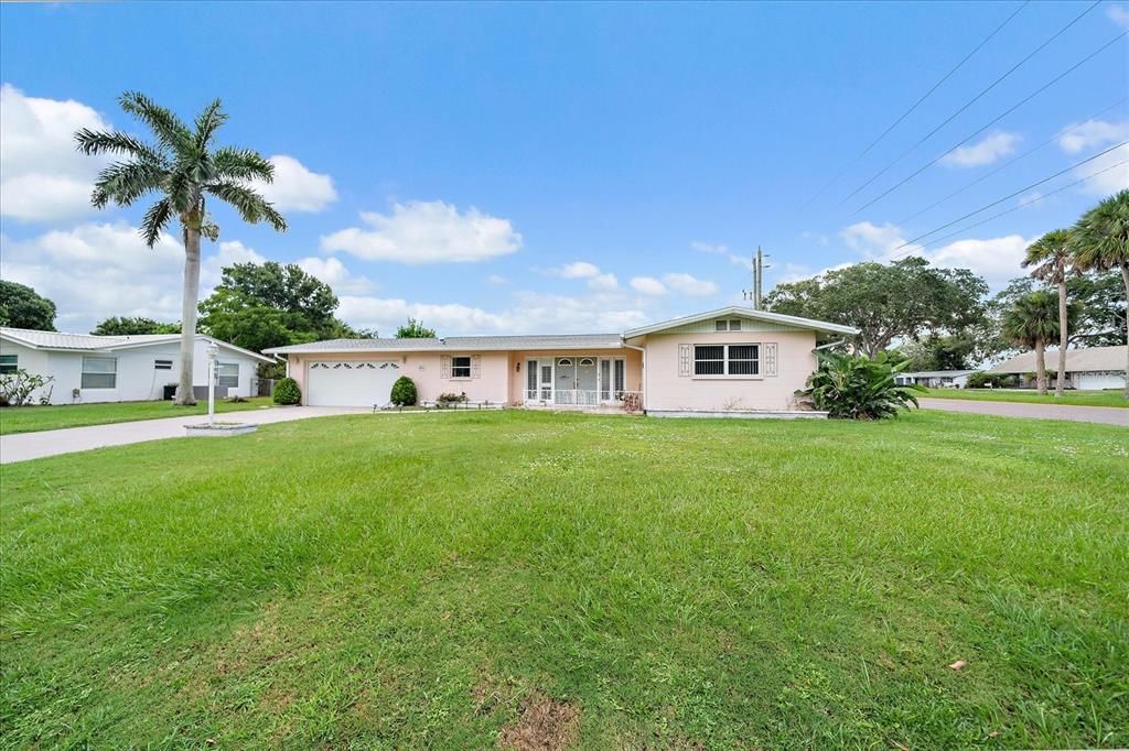 Под контрактом: $435,000 (3 спален, 2 ванн, 1591 Квадратных фут)