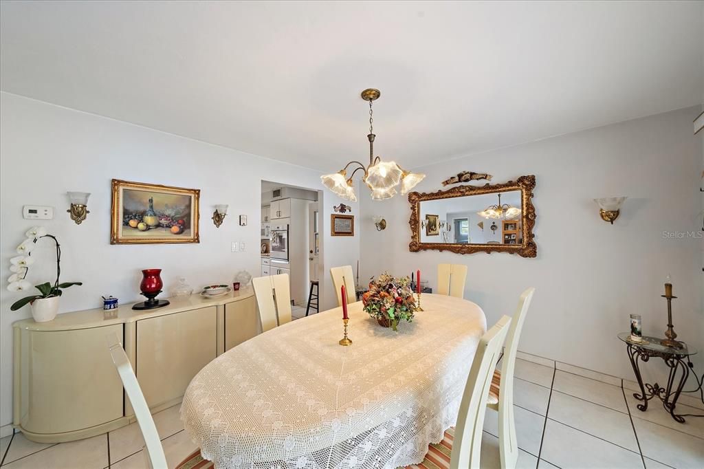 Под контрактом: $435,000 (3 спален, 2 ванн, 1591 Квадратных фут)