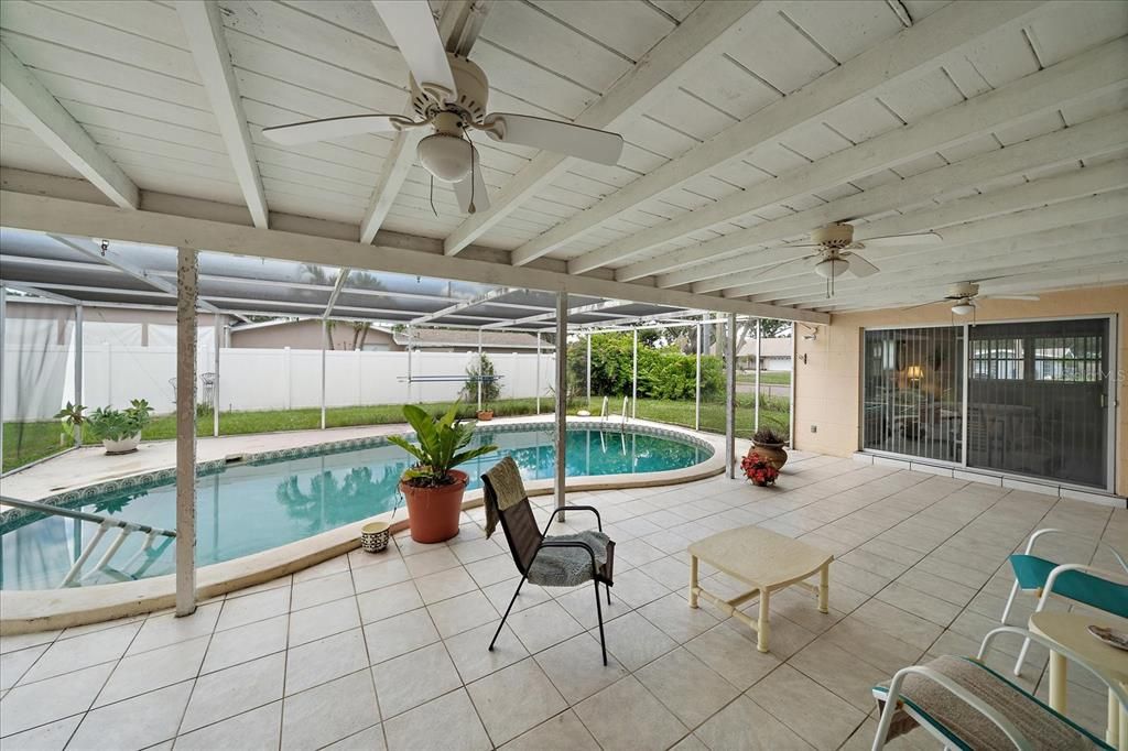 Под контрактом: $435,000 (3 спален, 2 ванн, 1591 Квадратных фут)