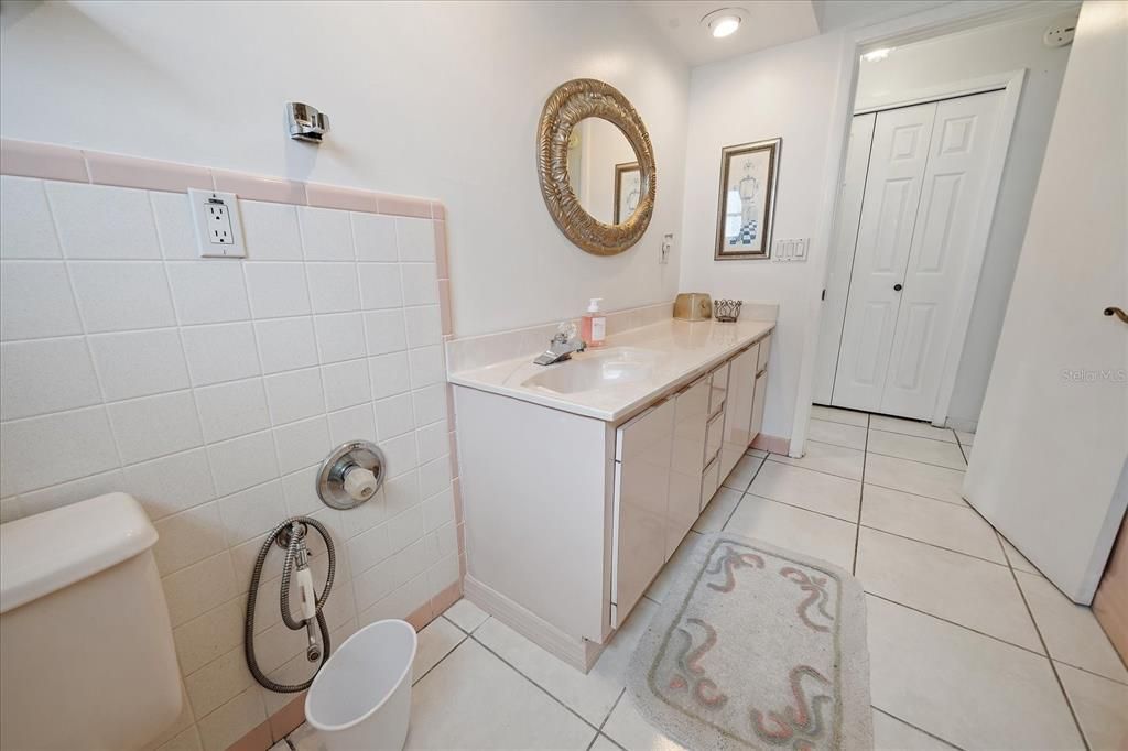 Под контрактом: $435,000 (3 спален, 2 ванн, 1591 Квадратных фут)