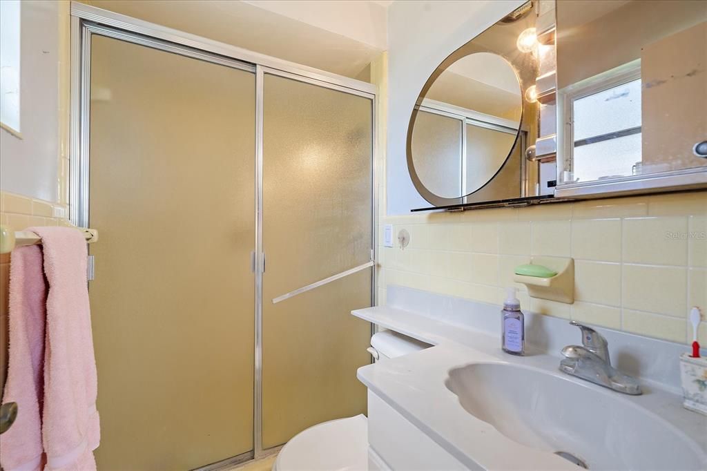 Под контрактом: $435,000 (3 спален, 2 ванн, 1591 Квадратных фут)