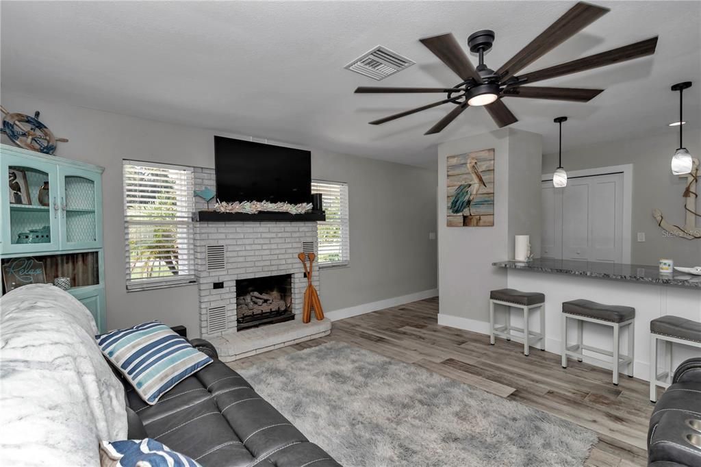 For Rent: $4,500 (3 beds, 2 baths, 1284 Square Feet)