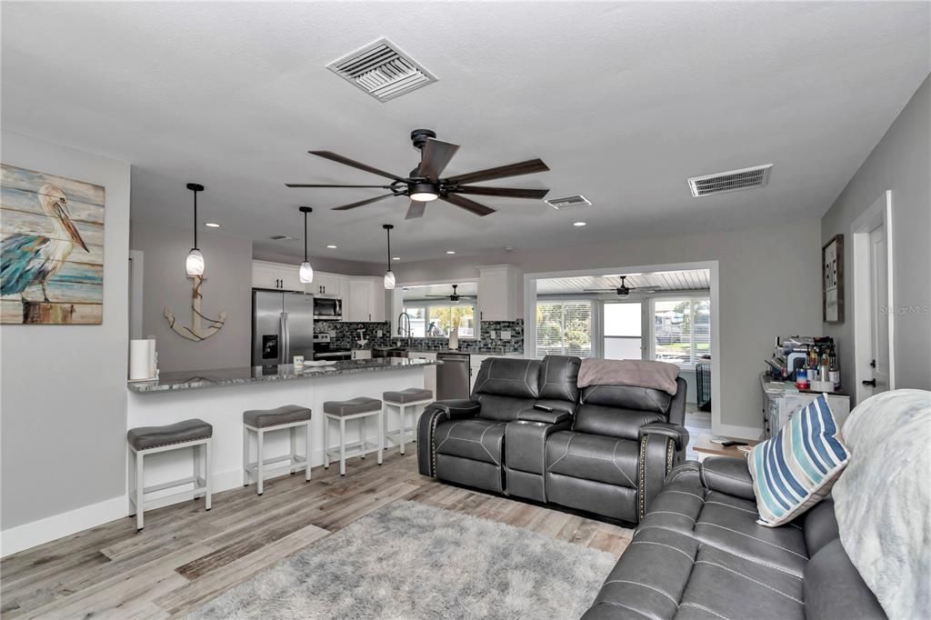 For Rent: $4,500 (3 beds, 2 baths, 1284 Square Feet)