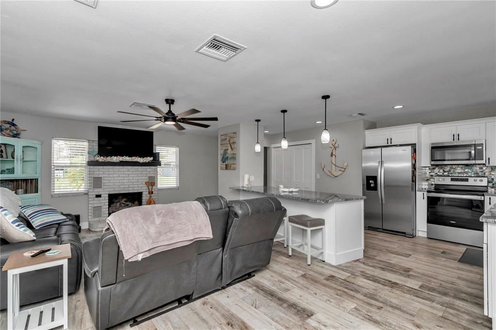 For Rent: $4,500 (3 beds, 2 baths, 1284 Square Feet)