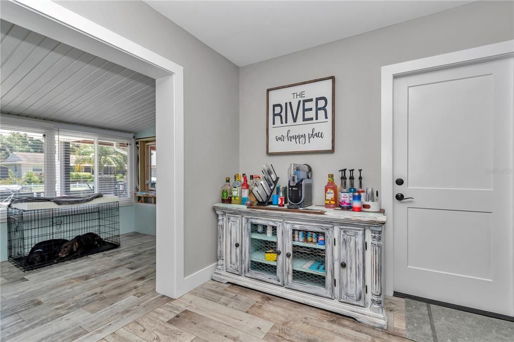 For Rent: $4,500 (3 beds, 2 baths, 1284 Square Feet)