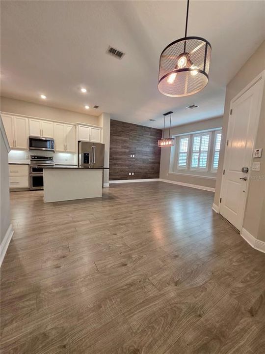 Под контрактом: $670,000 (4 спален, 3 ванн, 2297 Квадратных фут)