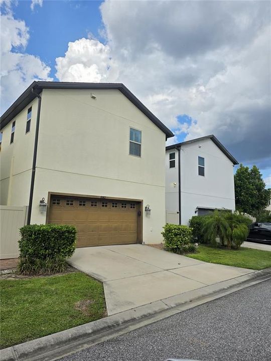 Под контрактом: $670,000 (4 спален, 3 ванн, 2297 Квадратных фут)