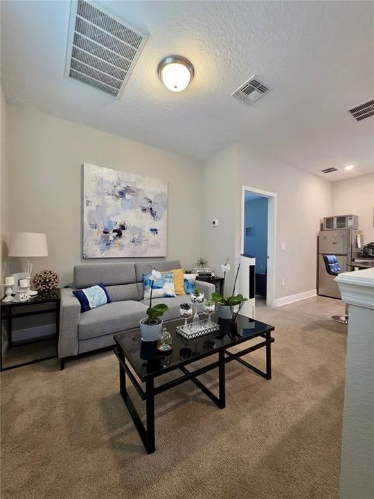 Под контрактом: $670,000 (4 спален, 3 ванн, 2297 Квадратных фут)