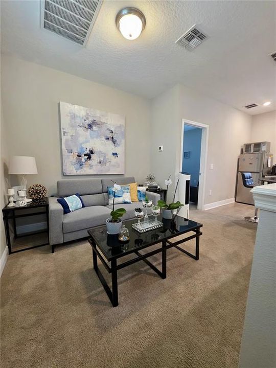 Под контрактом: $670,000 (4 спален, 3 ванн, 2297 Квадратных фут)