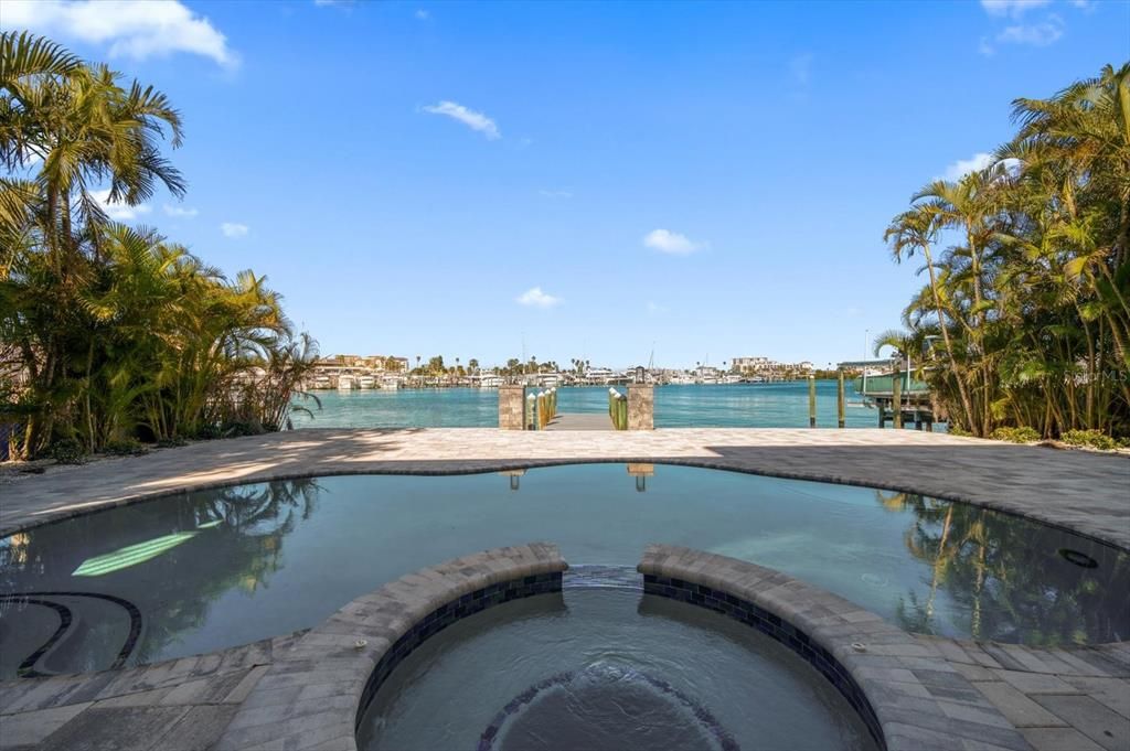 На продажу: $3,795,000 (4 спален, 3 ванн, 3500 Квадратных фут)