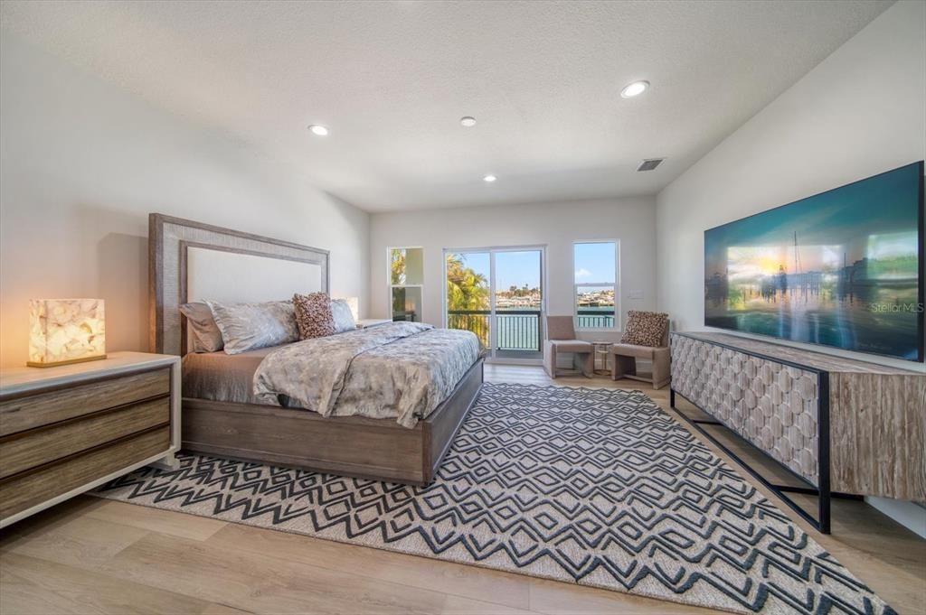 На продажу: $3,795,000 (4 спален, 3 ванн, 3500 Квадратных фут)