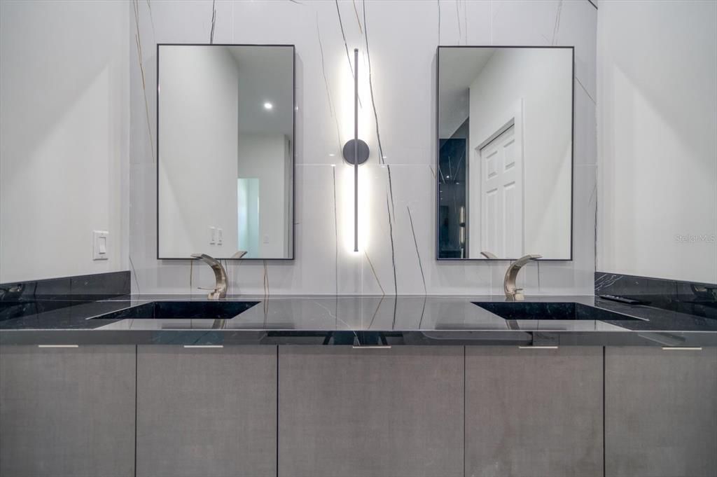 На продажу: $3,795,000 (4 спален, 3 ванн, 3500 Квадратных фут)