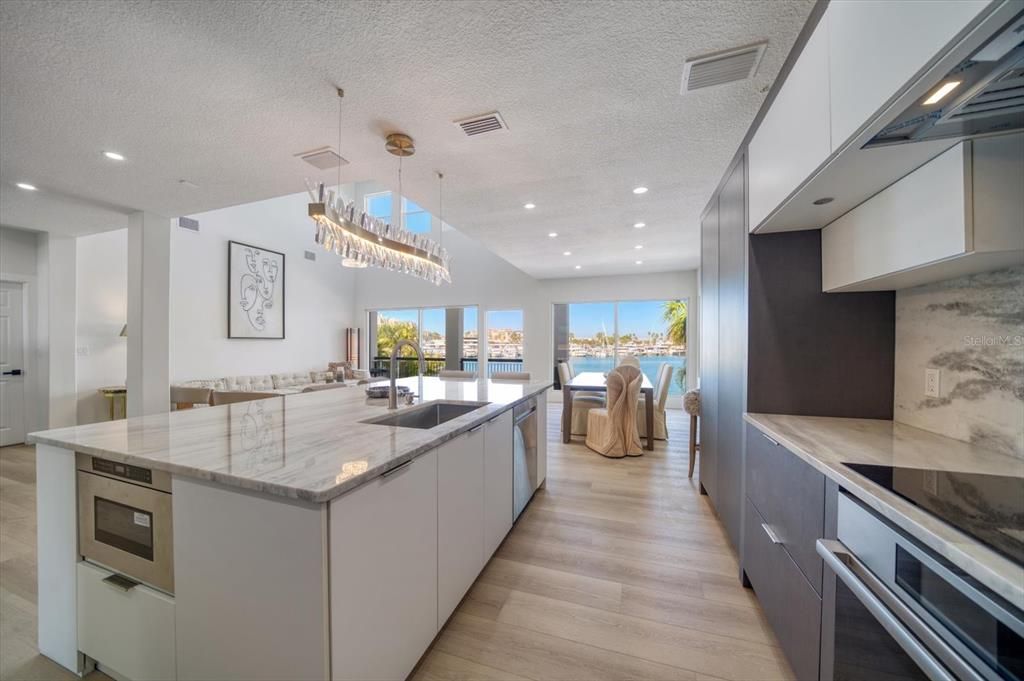 На продажу: $3,795,000 (4 спален, 3 ванн, 3500 Квадратных фут)