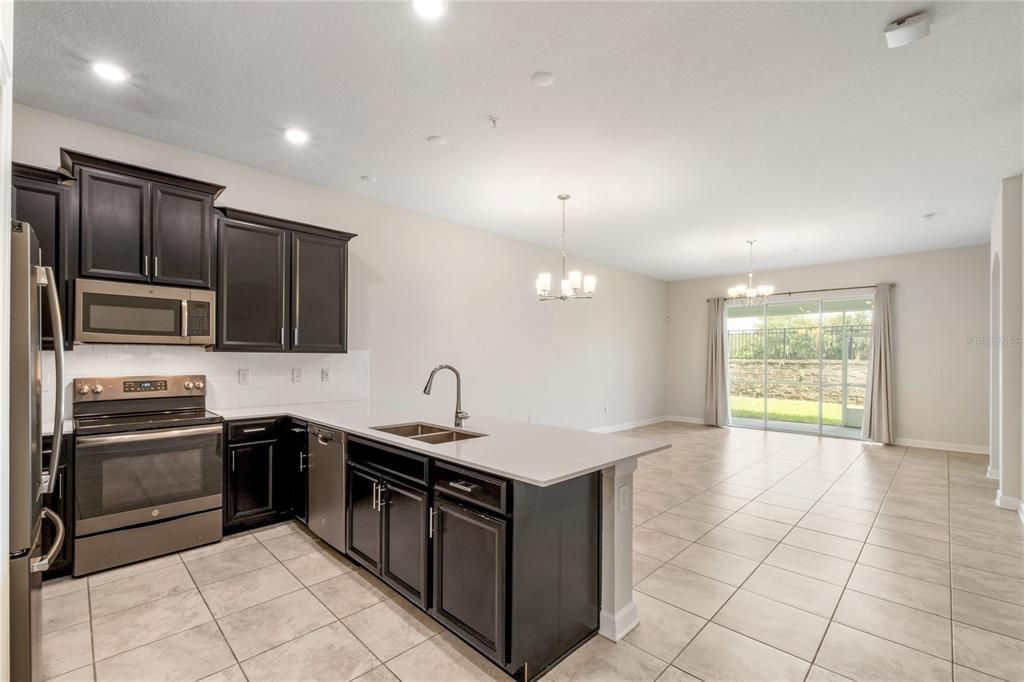 Activo con contrato: $1,950 (2 camas, 2 baños, 1388 Pies cuadrados)