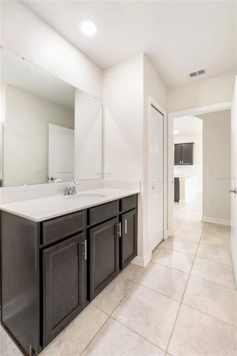 Activo con contrato: $1,950 (2 camas, 2 baños, 1388 Pies cuadrados)