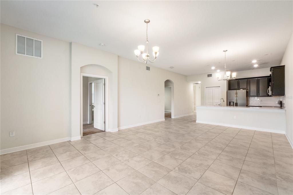 Activo con contrato: $1,950 (2 camas, 2 baños, 1388 Pies cuadrados)