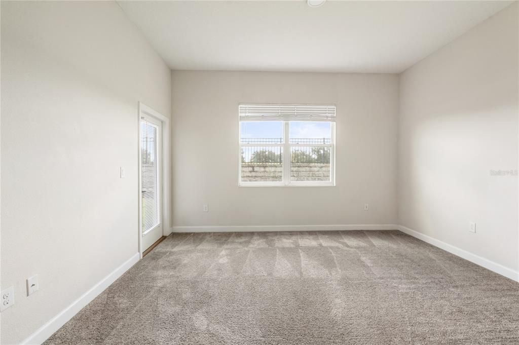 Activo con contrato: $1,950 (2 camas, 2 baños, 1388 Pies cuadrados)