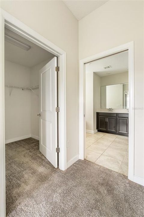 Activo con contrato: $1,950 (2 camas, 2 baños, 1388 Pies cuadrados)