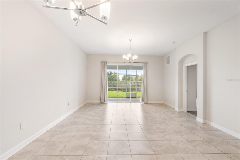 Activo con contrato: $1,950 (2 camas, 2 baños, 1388 Pies cuadrados)