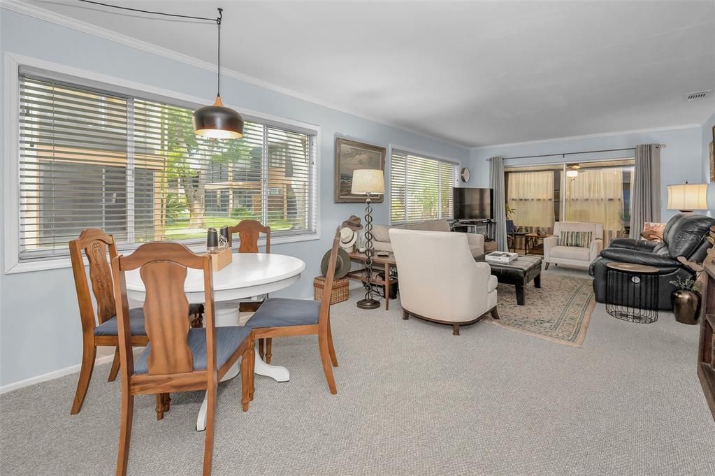 合同活跃: $145,900 (2 贝兹, 2 浴室, 1144 平方英尺)