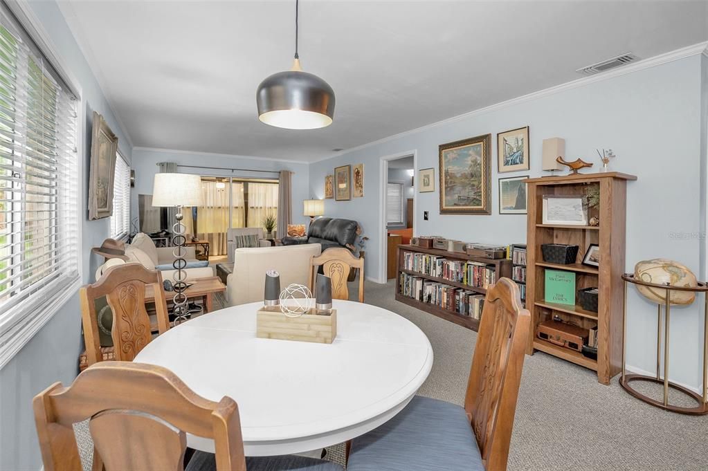 合同活跃: $145,900 (2 贝兹, 2 浴室, 1144 平方英尺)