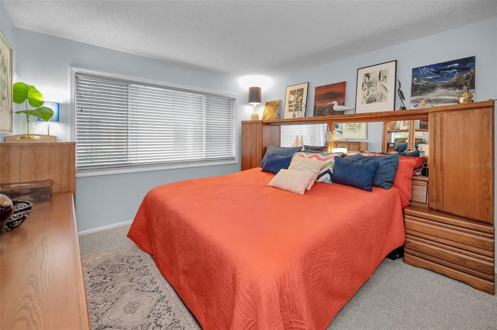 合同活跃: $145,900 (2 贝兹, 2 浴室, 1144 平方英尺)