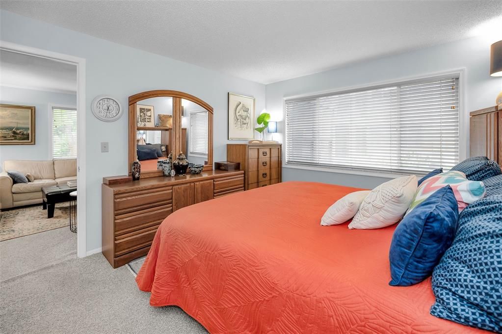 合同活跃: $145,900 (2 贝兹, 2 浴室, 1144 平方英尺)