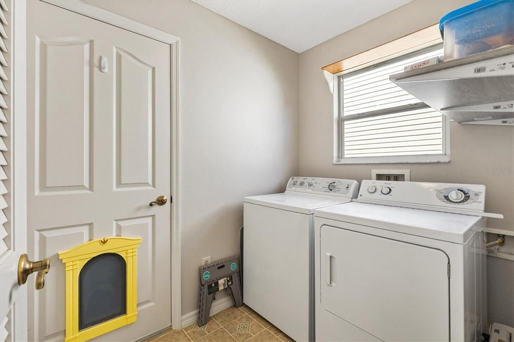 Active With Contract: $389,000 (3 beds, 2 baths, 1733 Square Feet)