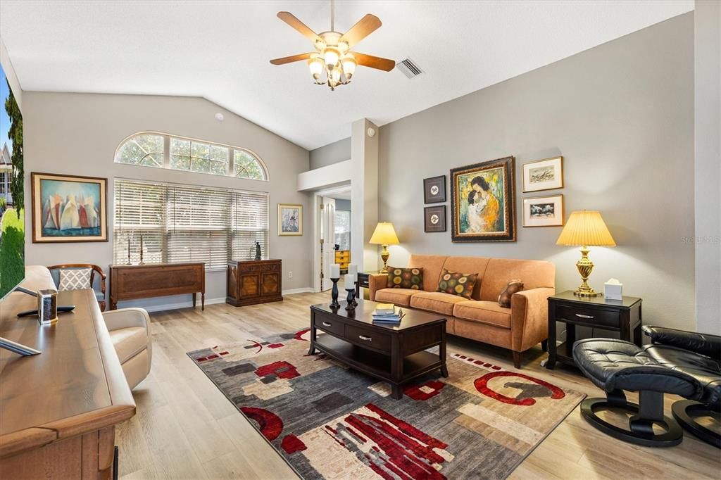 Active With Contract: $389,000 (3 beds, 2 baths, 1733 Square Feet)