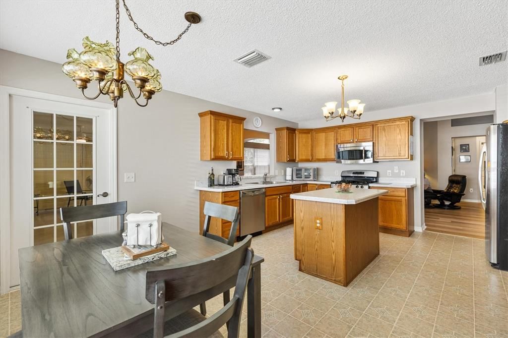 Active With Contract: $389,000 (3 beds, 2 baths, 1733 Square Feet)