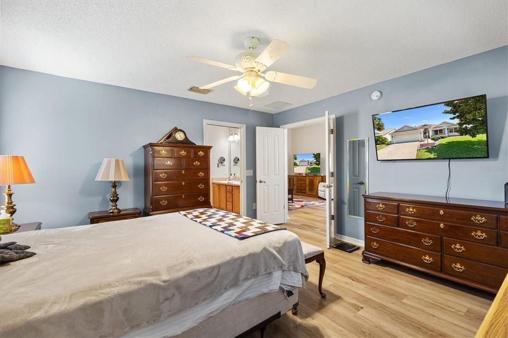 Active With Contract: $389,000 (3 beds, 2 baths, 1733 Square Feet)