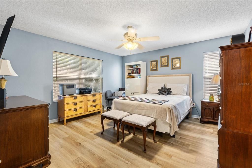 Active With Contract: $389,000 (3 beds, 2 baths, 1733 Square Feet)