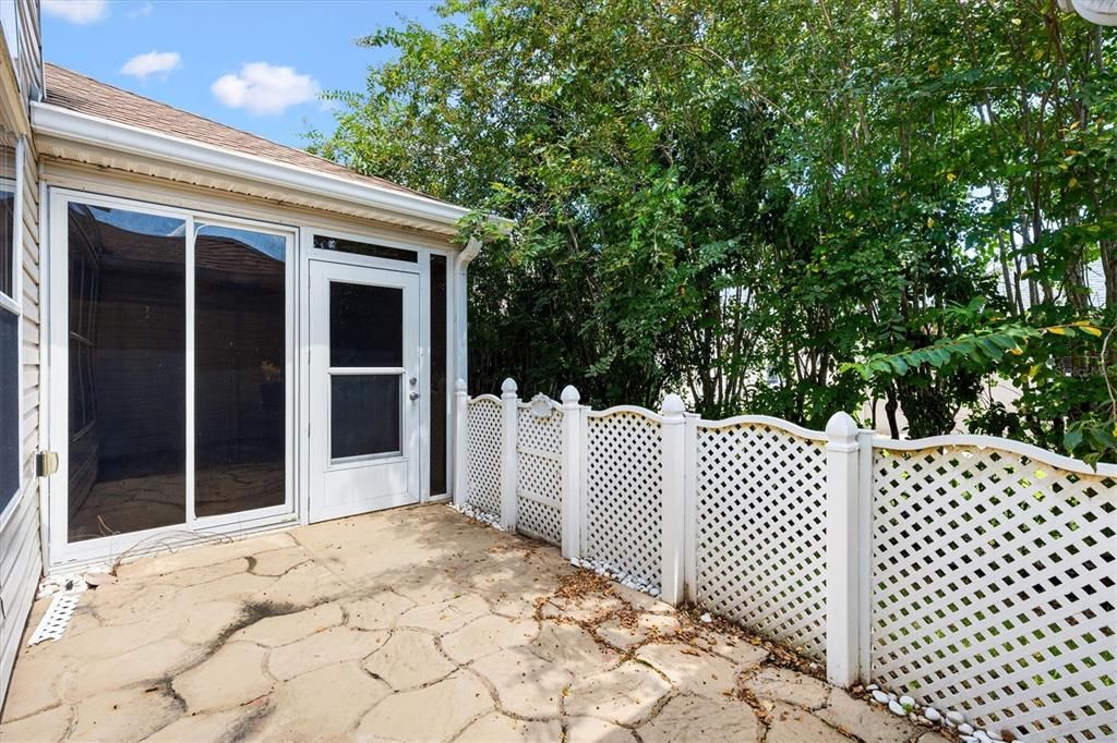 Active With Contract: $389,000 (3 beds, 2 baths, 1733 Square Feet)