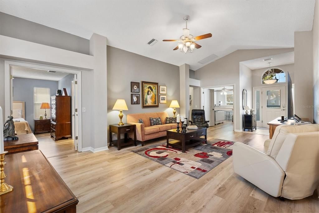 Active With Contract: $389,000 (3 beds, 2 baths, 1733 Square Feet)