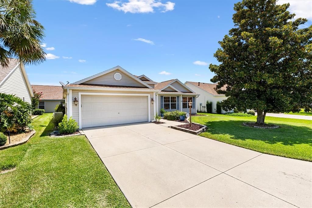 Active With Contract: $389,000 (3 beds, 2 baths, 1733 Square Feet)