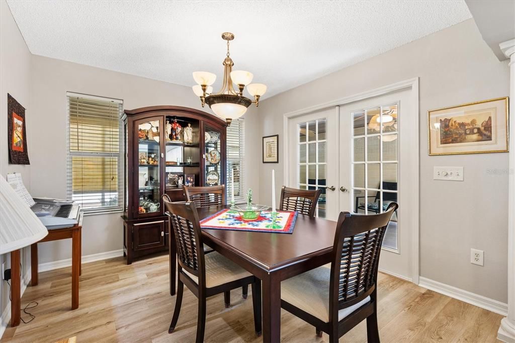 Active With Contract: $389,000 (3 beds, 2 baths, 1733 Square Feet)